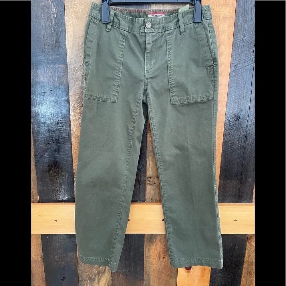 Tommy Hilfiger olive green cotton blend pants with front patch pockets, size 0.